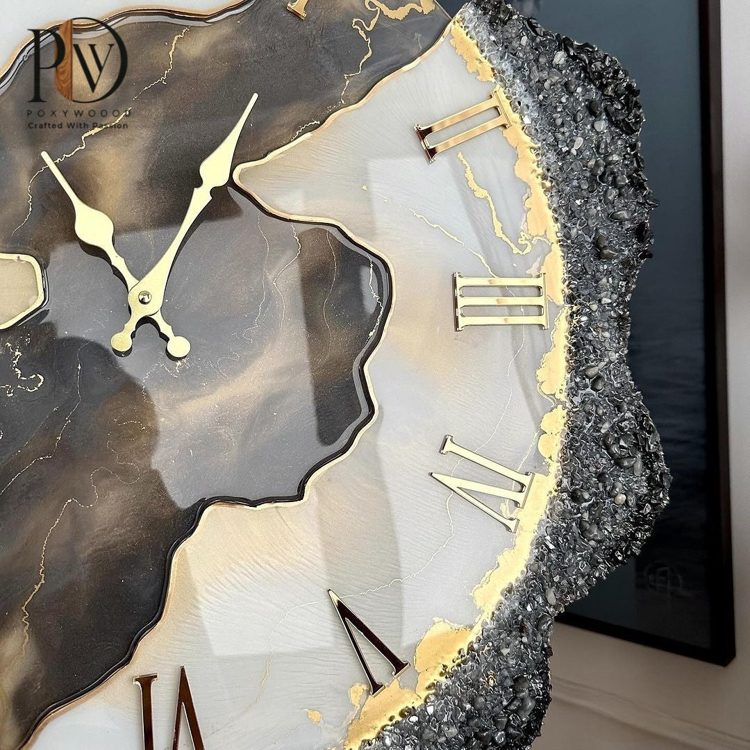 Black Diamond Horizon Sleek Resin Clock with Textured Patterns