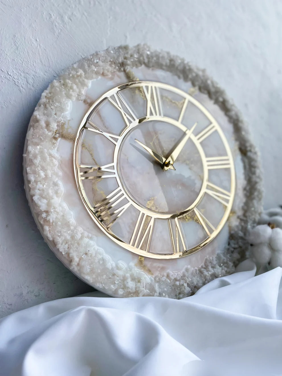 Pearl Aura Gold Crystal Resin Wall Clock