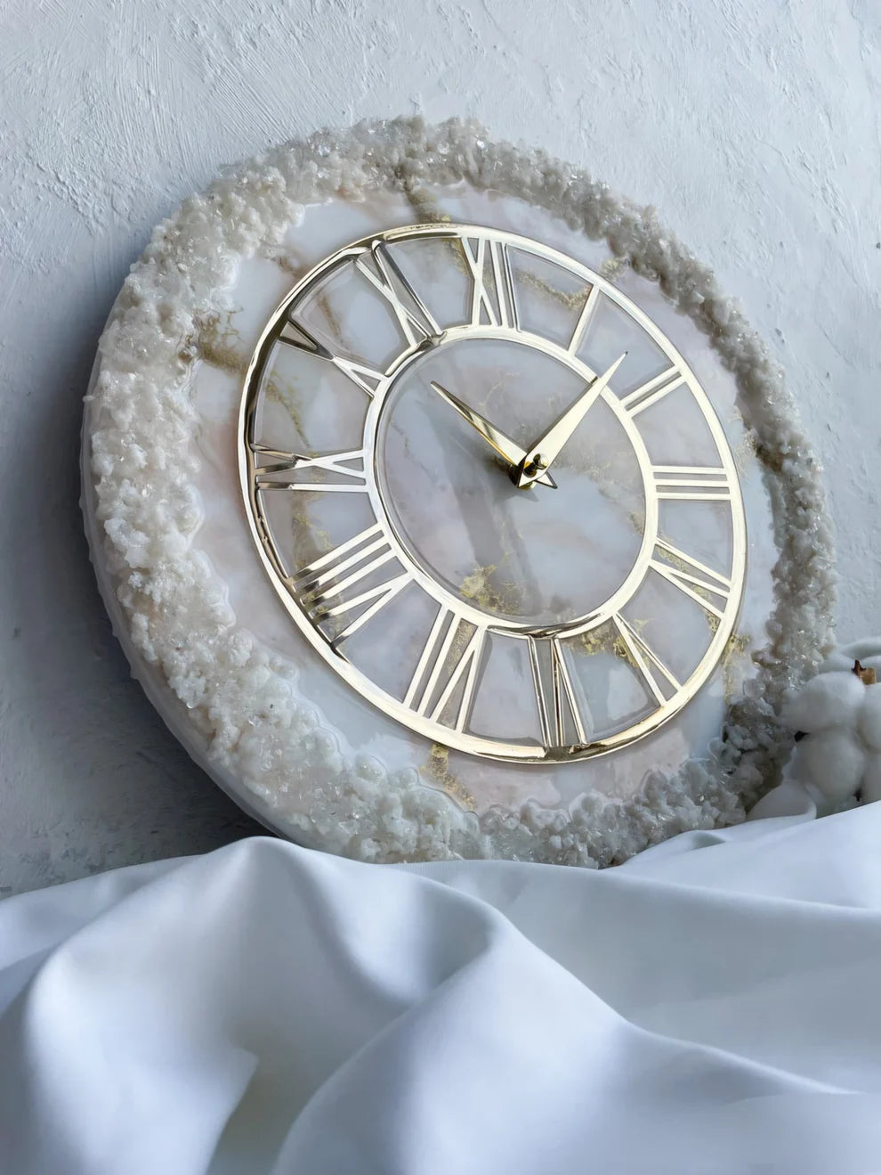 Pearl Aura Gold Crystal Resin Wall Clock